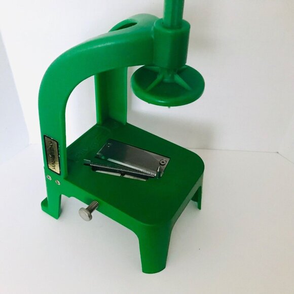 Benriner Cook Help Japanese Fruit & Vegetable Slicer Shredder Kitchen Tool - Picture 3 of 12